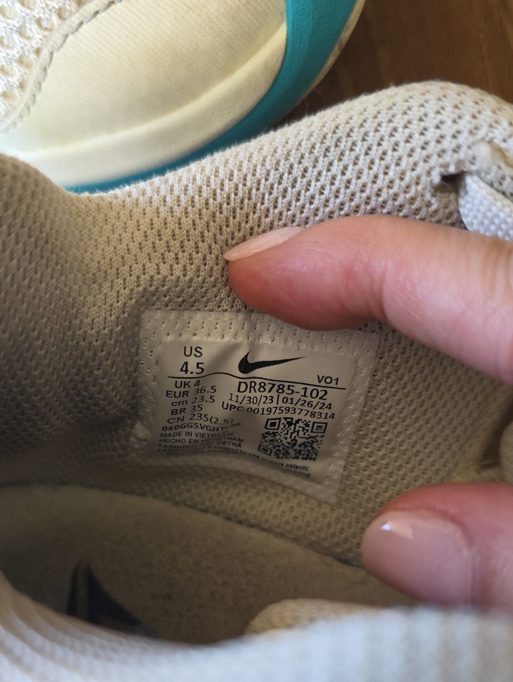 Kids Athletic Sneakers in Light Beige with Blue Accent size 4.5 U.S - Picture 5 of 5